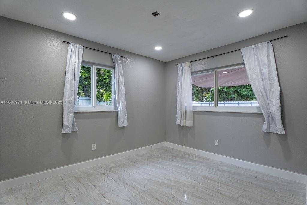 Small Image of 5551 SOUTH WEST 37TH ST, West Park Number 13