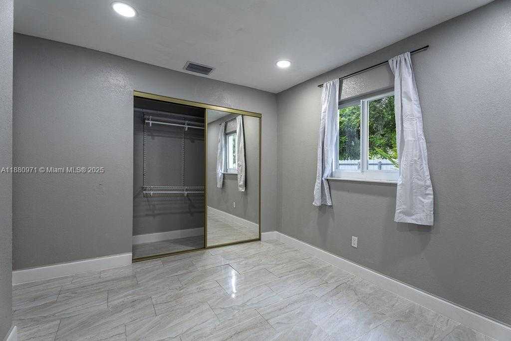 Small Image of 5551 SOUTH WEST 37TH ST, West Park Number 15