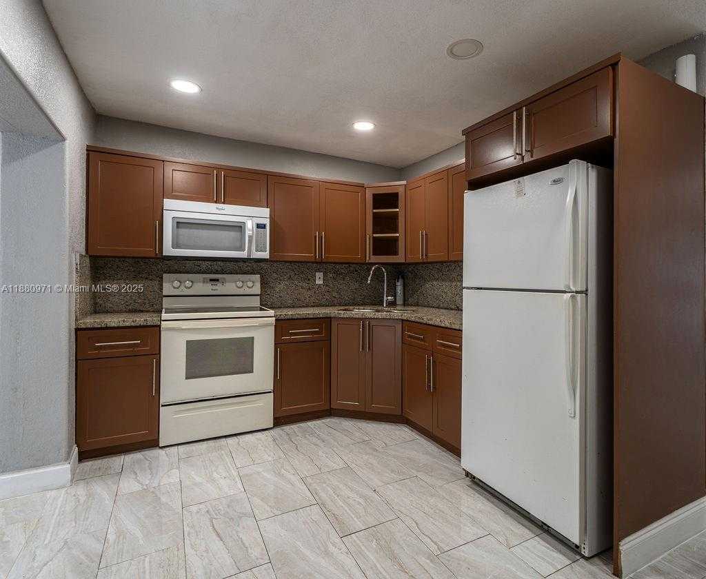 Small Image of 5551 SOUTH WEST 37TH ST, West Park Number 16