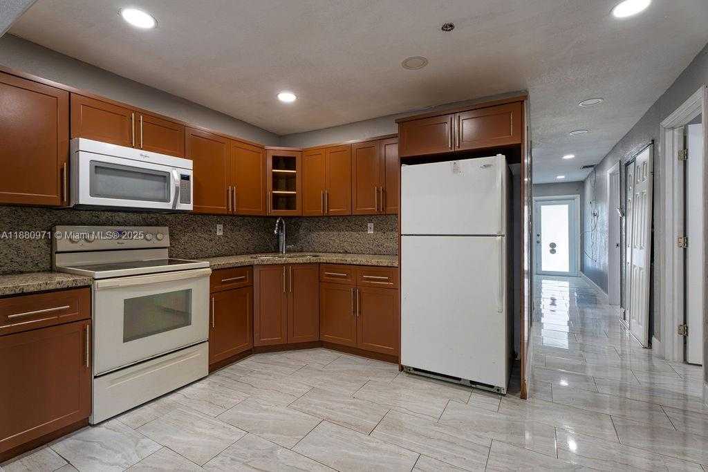 Small Image of 5551 SOUTH WEST 37TH ST, West Park Number 17