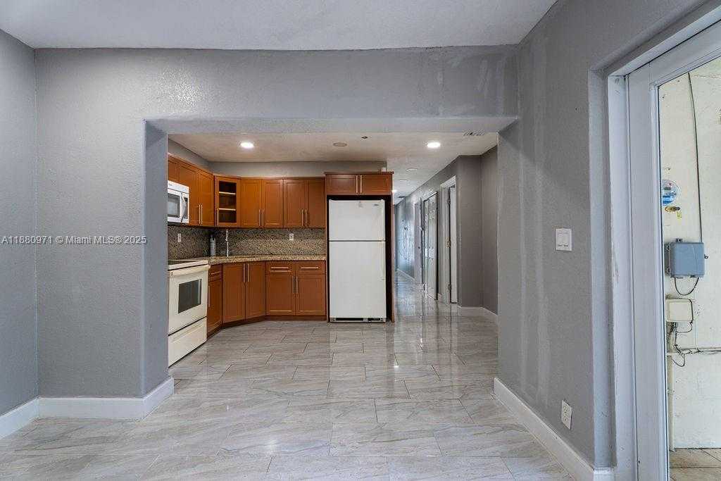 Small Image of 5551 SOUTH WEST 37TH ST, West Park Number 18