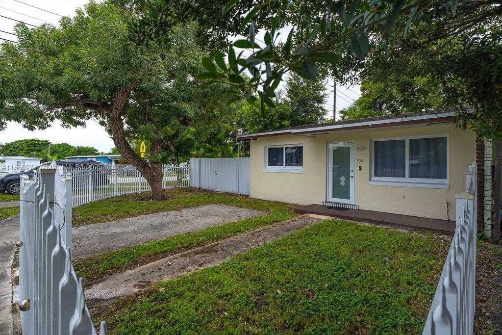 Small Image of 5551 SOUTH WEST 37TH ST, West Park Number 2