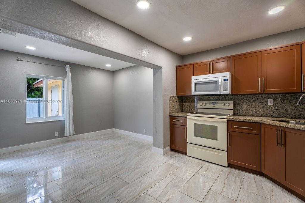 Small Image of 5551 SOUTH WEST 37TH ST, West Park Number 20
