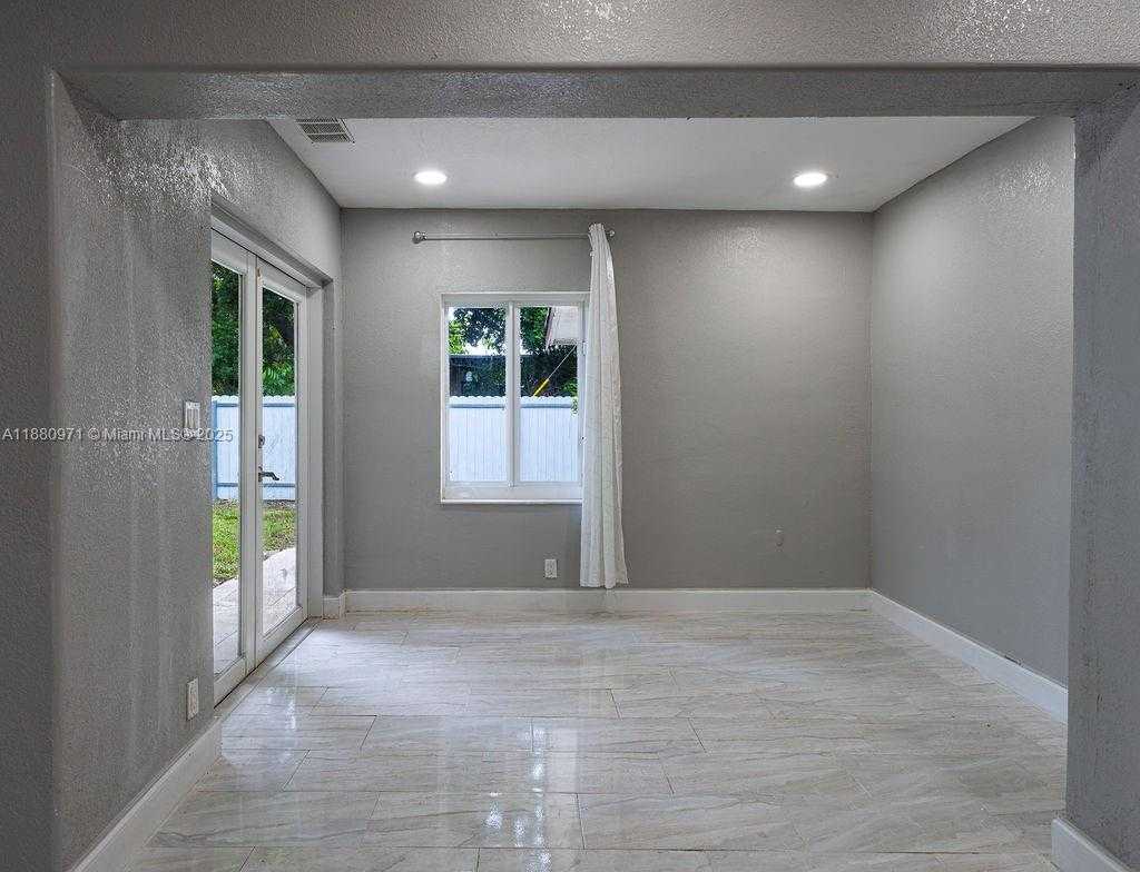 Small Image of 5551 SOUTH WEST 37TH ST, West Park Number 21