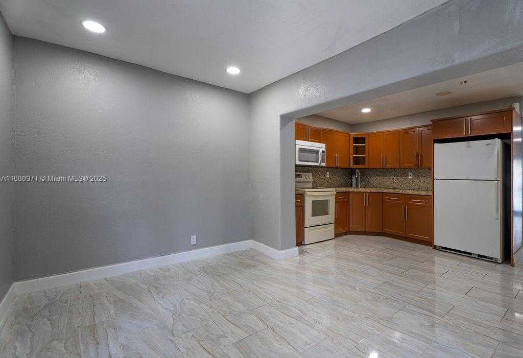 Small Image of 5551 SOUTH WEST 37TH ST, West Park Number 22