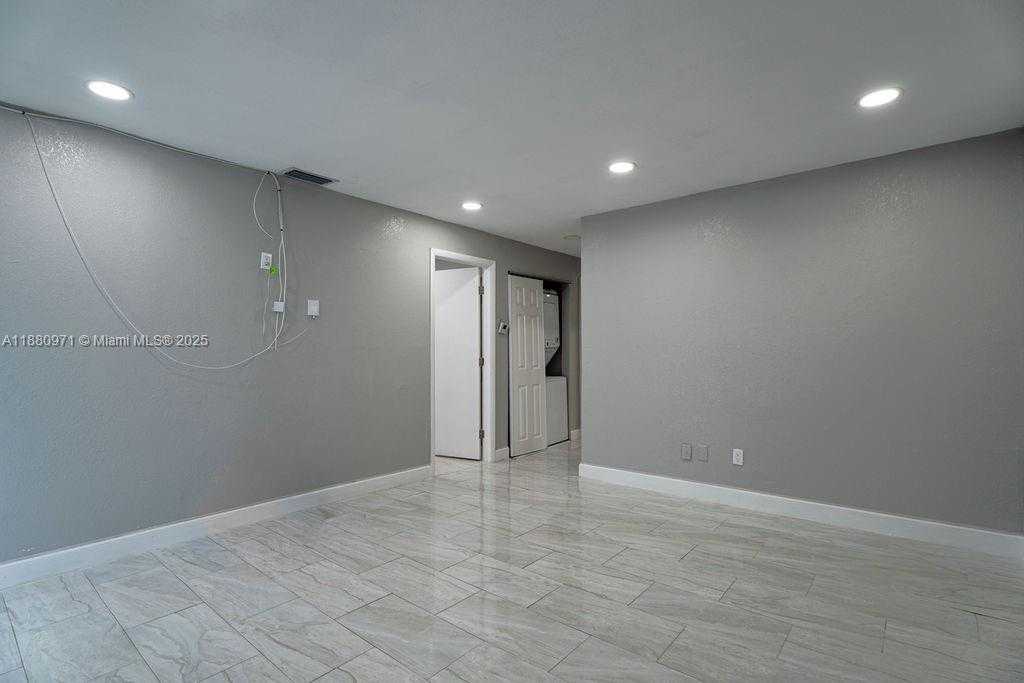 Small Image of 5551 SOUTH WEST 37TH ST, West Park Number 4