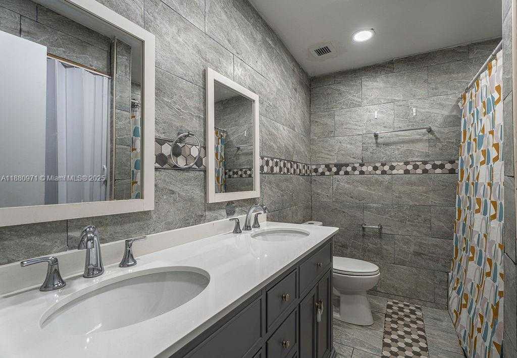 Small Image of 5551 SOUTH WEST 37TH ST, West Park Number 7