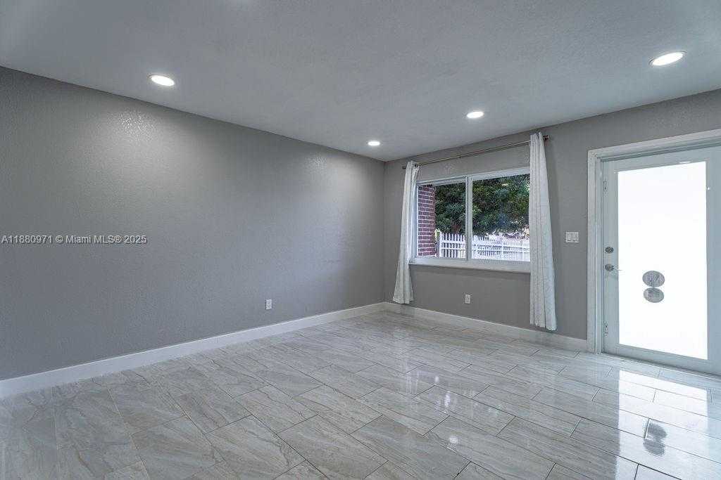 Small Image of 5551 SOUTH WEST 37TH ST, West Park Number 8