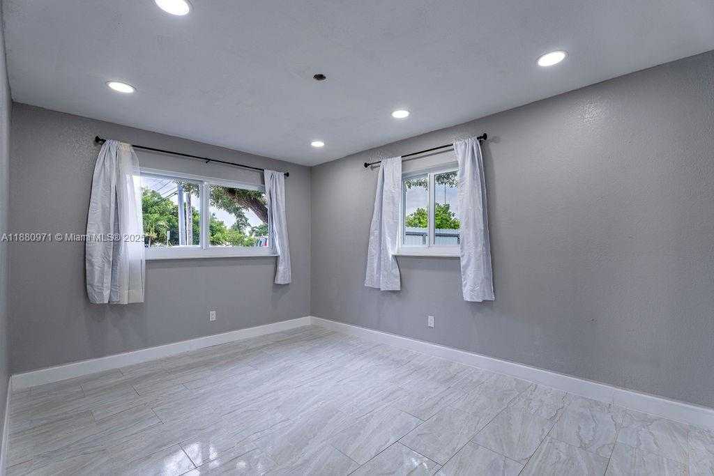 Small Image of 5551 SOUTH WEST 37TH ST, West Park Number 9