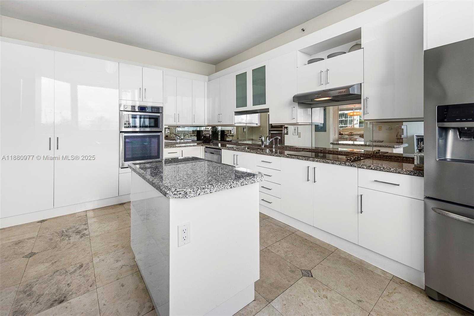 Small Image of 300 SOUTH POINTE DR #504, Miami Beach Number 10