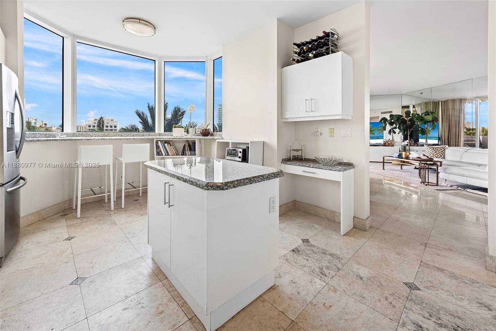Small Image of 300 SOUTH POINTE DR #504, Miami Beach Number 11