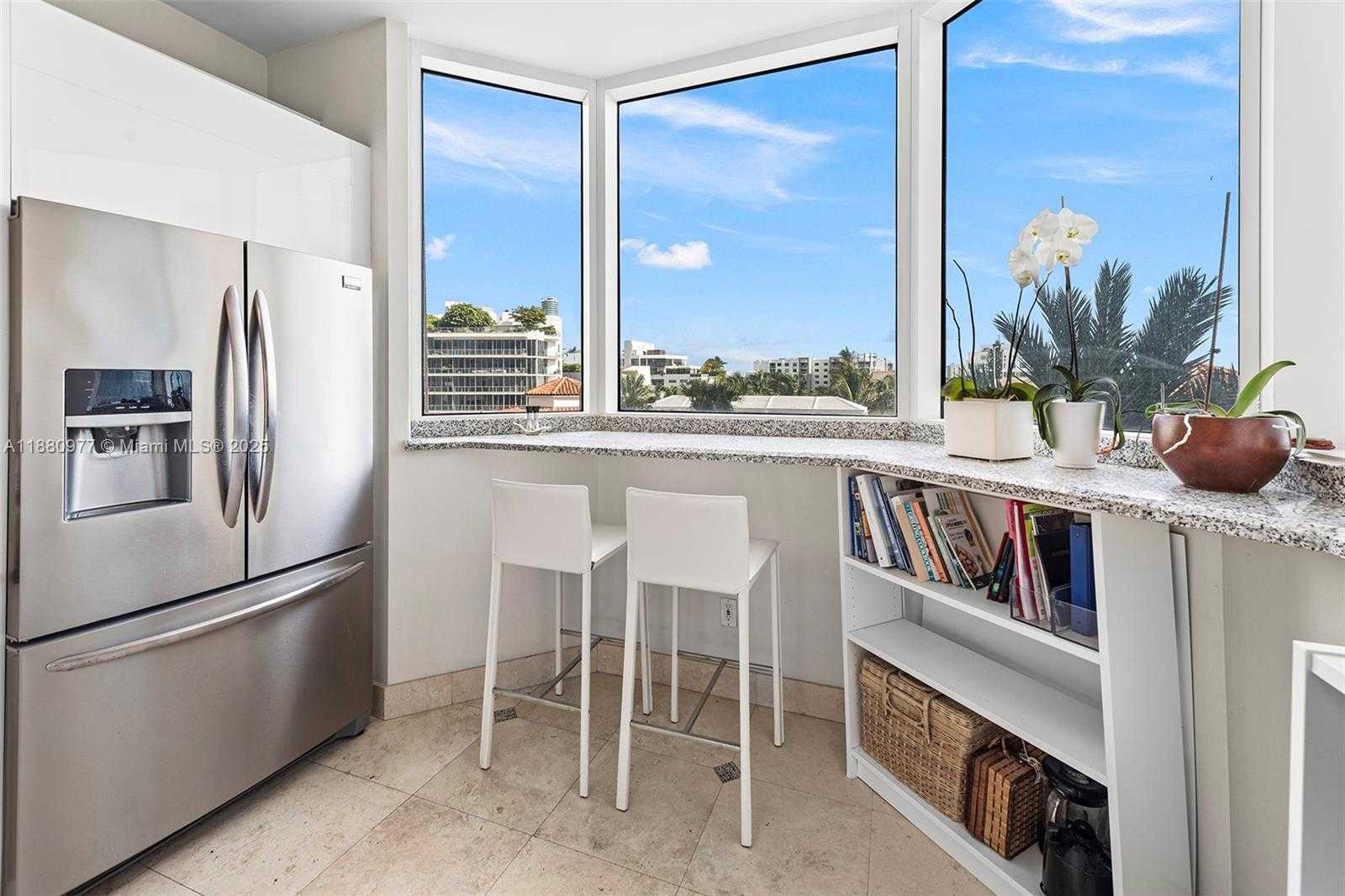 Small Image of 300 SOUTH POINTE DR #504, Miami Beach Number 12