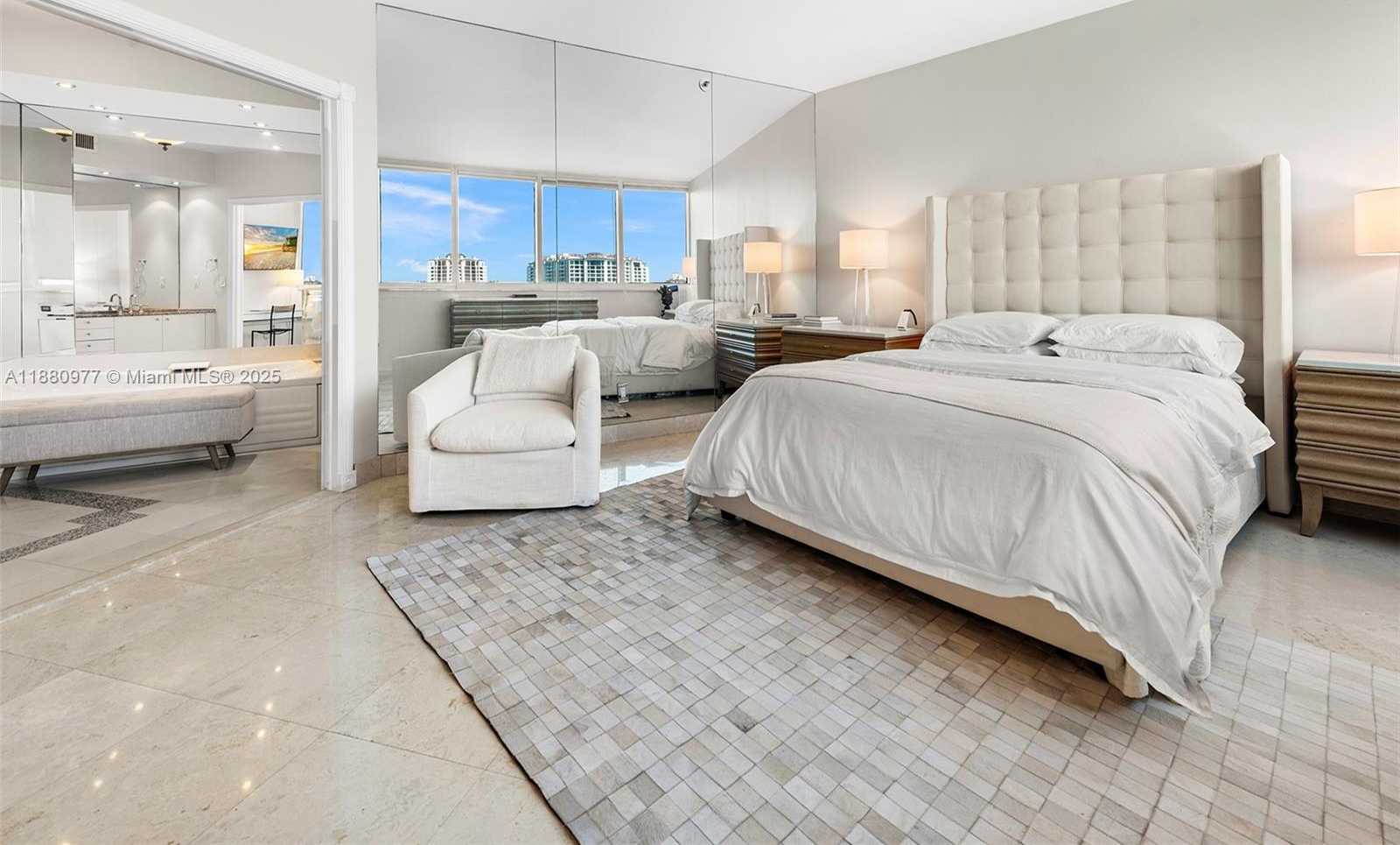 Small Image of 300 SOUTH POINTE DR #504, Miami Beach Number 14