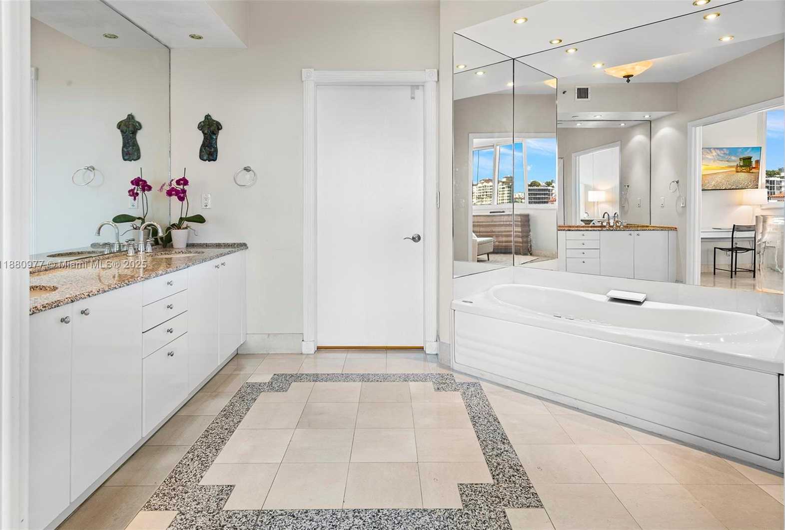 Small Image of 300 SOUTH POINTE DR #504, Miami Beach Number 15