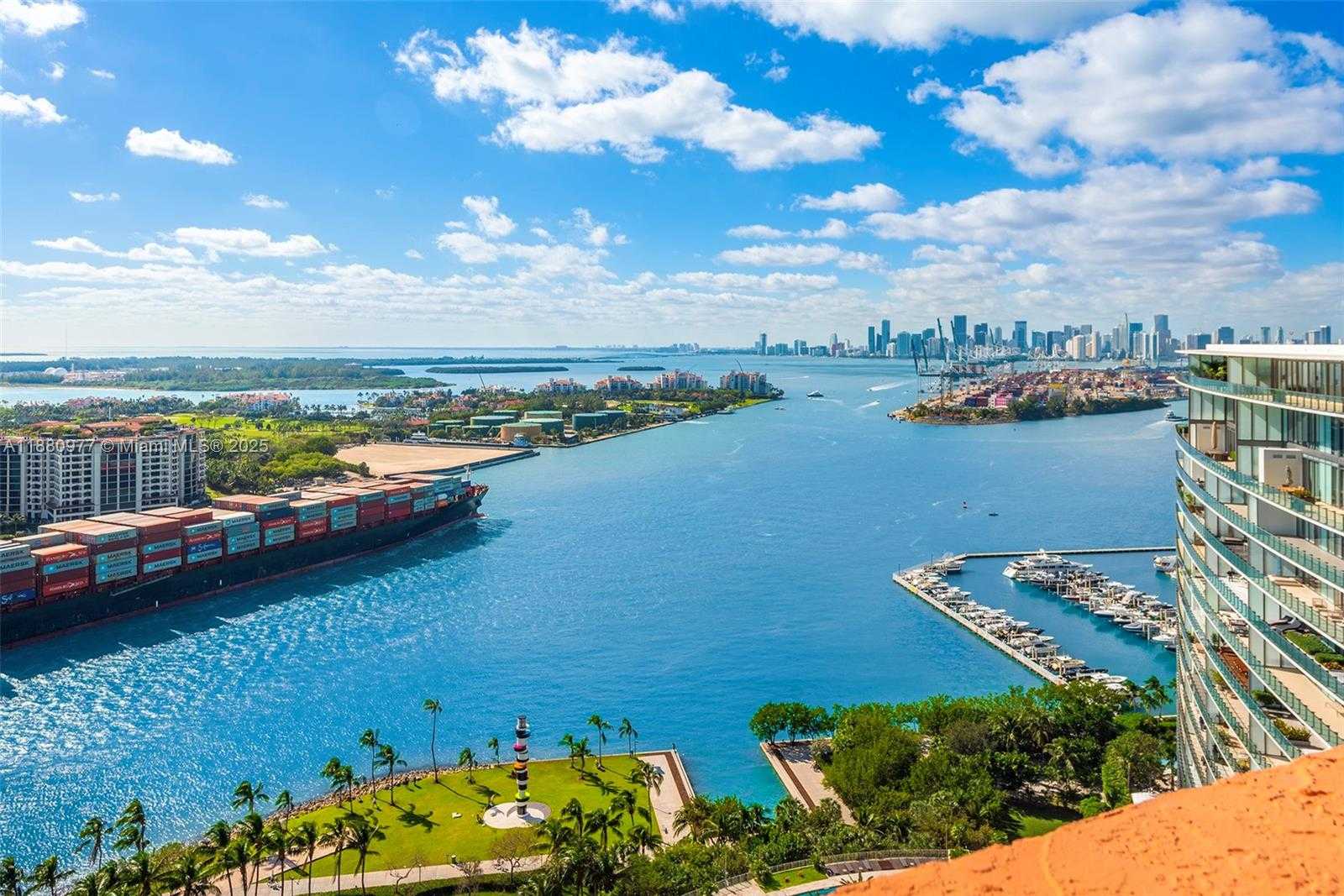 Small Image of 300 SOUTH POINTE DR #504, Miami Beach Number 16