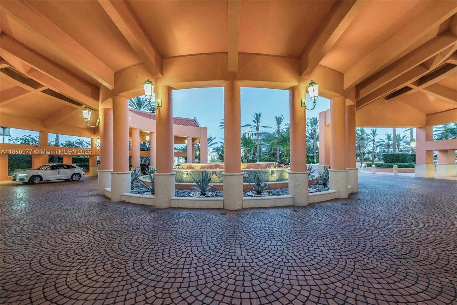 Small Image of 300 SOUTH POINTE DR #504, Miami Beach Number 19