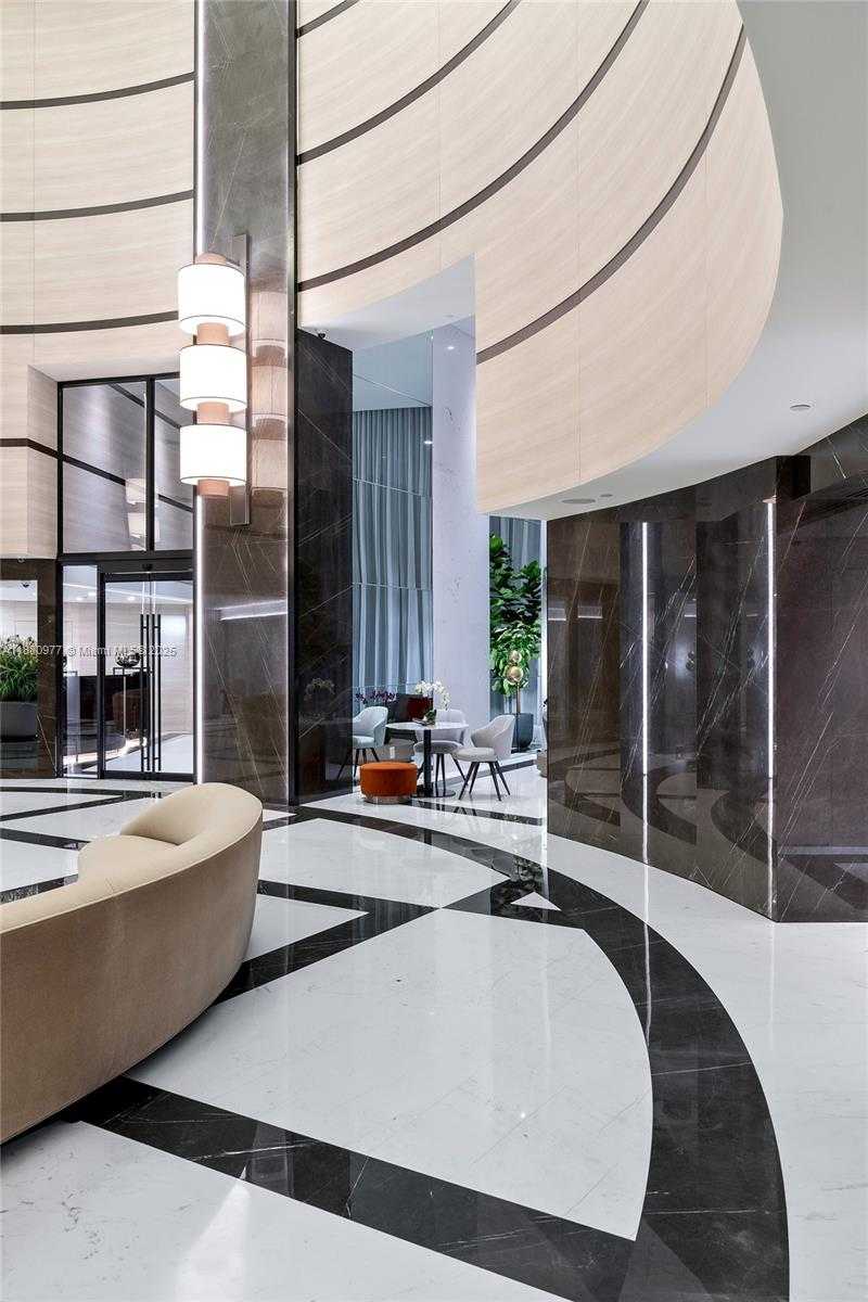 Small Image of 300 SOUTH POINTE DR #504, Miami Beach Number 29