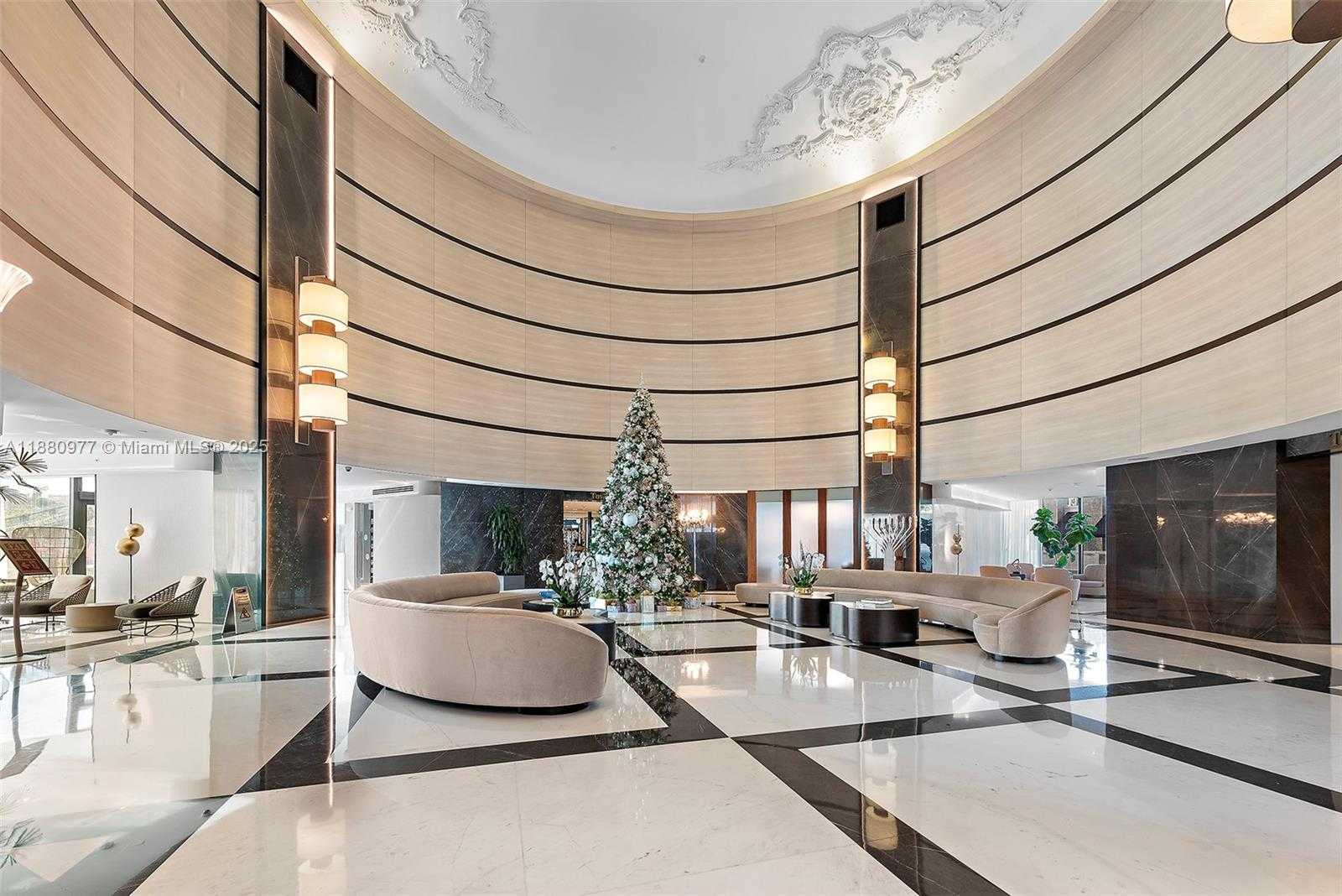 Small Image of 300 SOUTH POINTE DR #504, Miami Beach Number 30