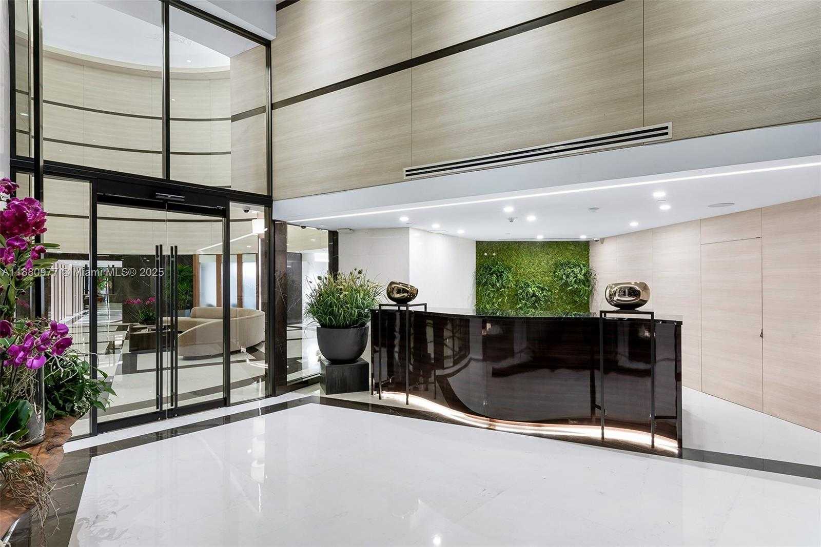 Small Image of 300 SOUTH POINTE DR #504, Miami Beach Number 35