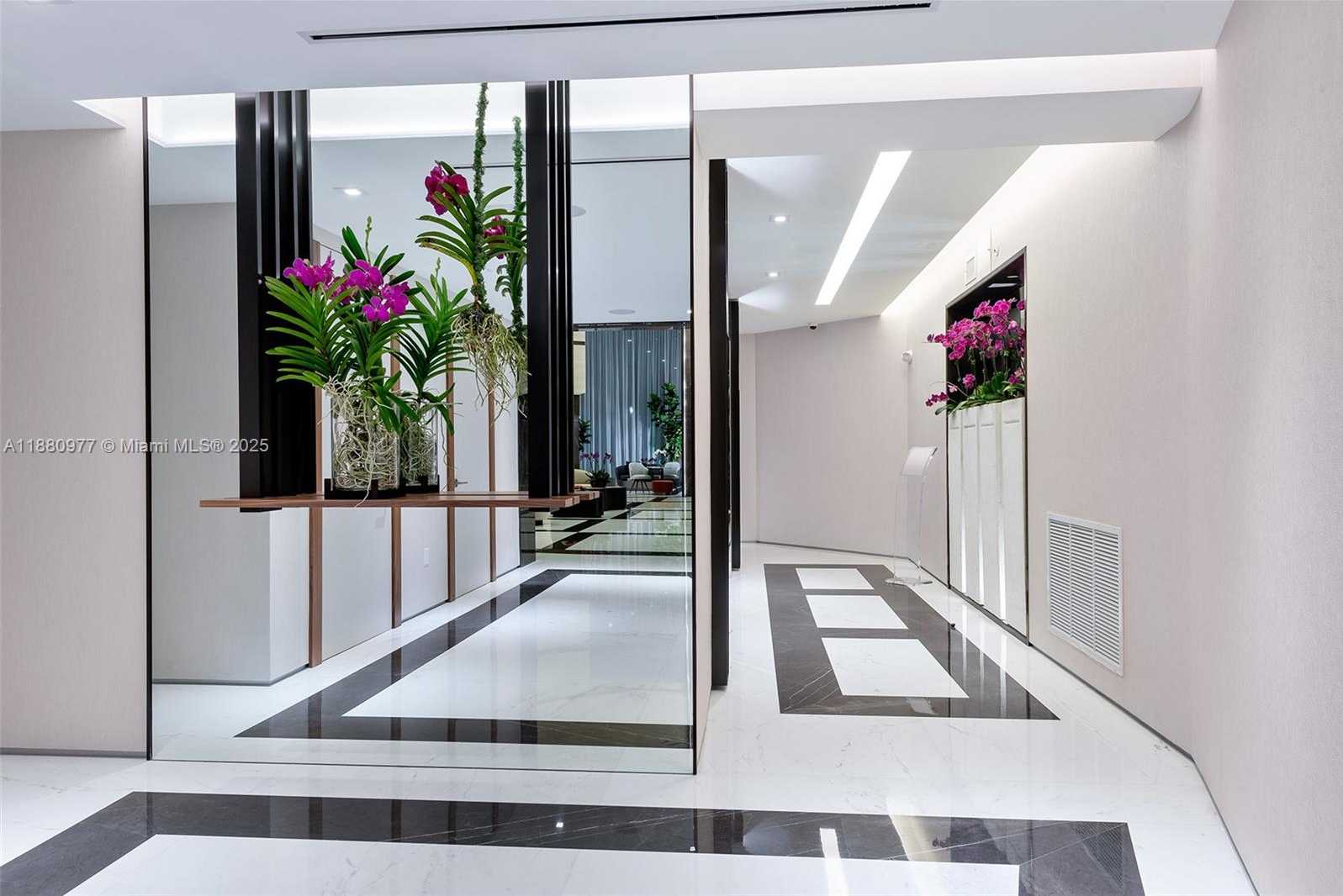 Small Image of 300 SOUTH POINTE DR #504, Miami Beach Number 42
