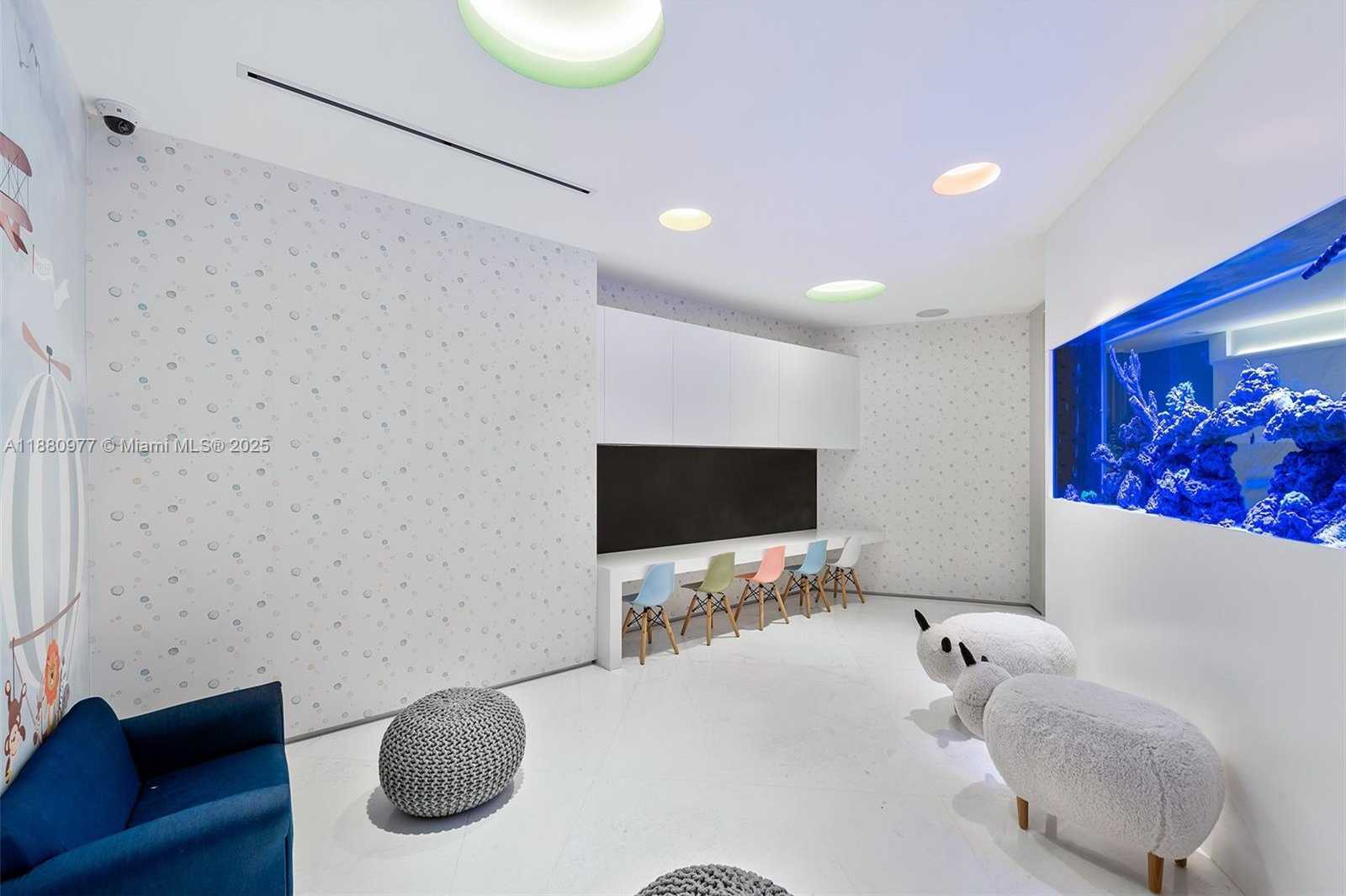 Small Image of 300 SOUTH POINTE DR #504, Miami Beach Number 45