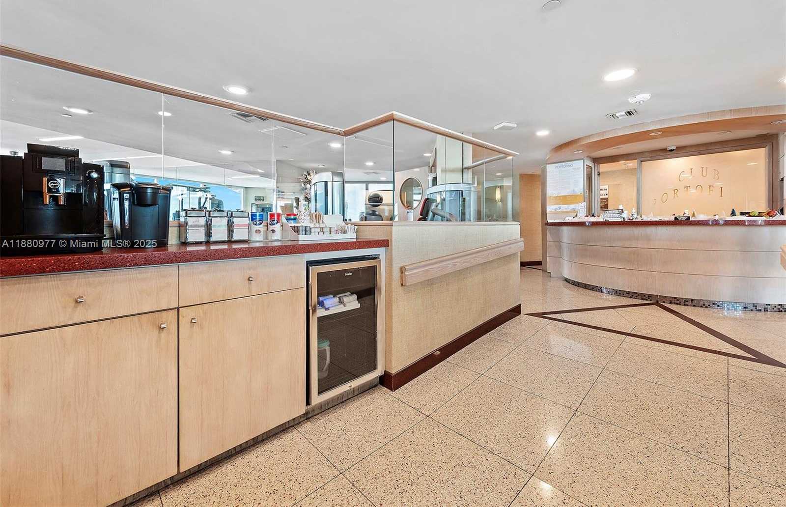 Small Image of 300 SOUTH POINTE DR #504, Miami Beach Number 49