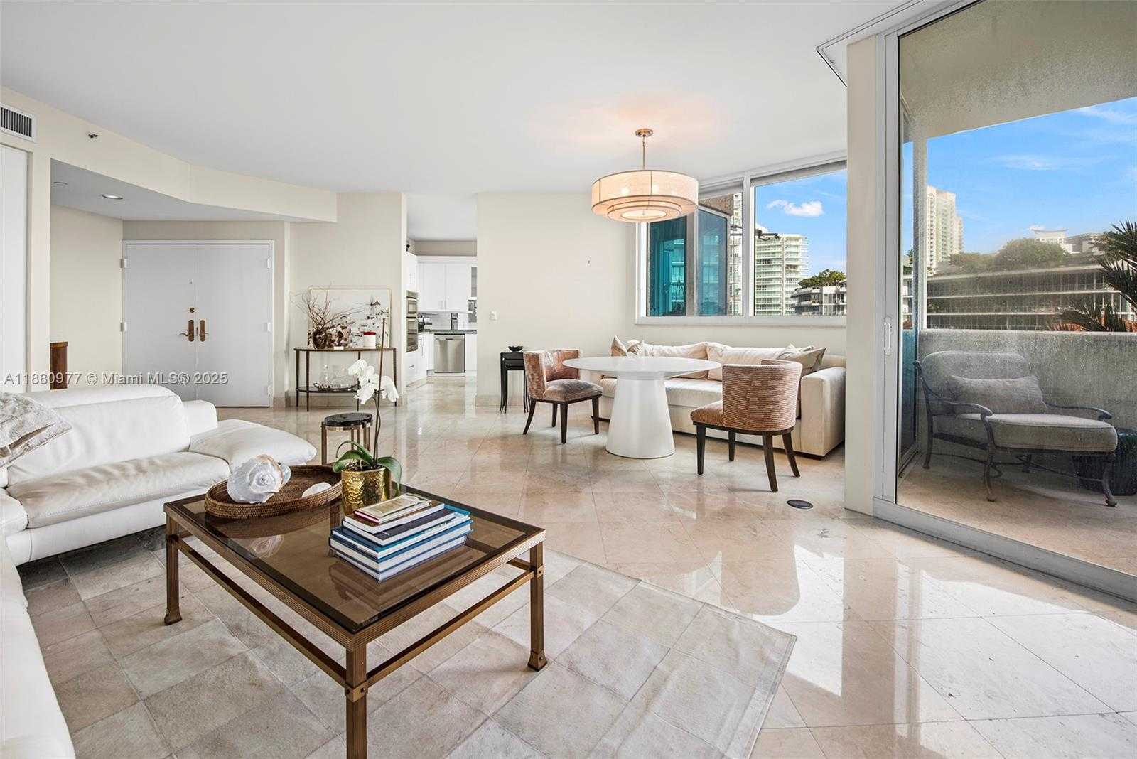 Small Image of 300 SOUTH POINTE DR #504, Miami Beach Number 5
