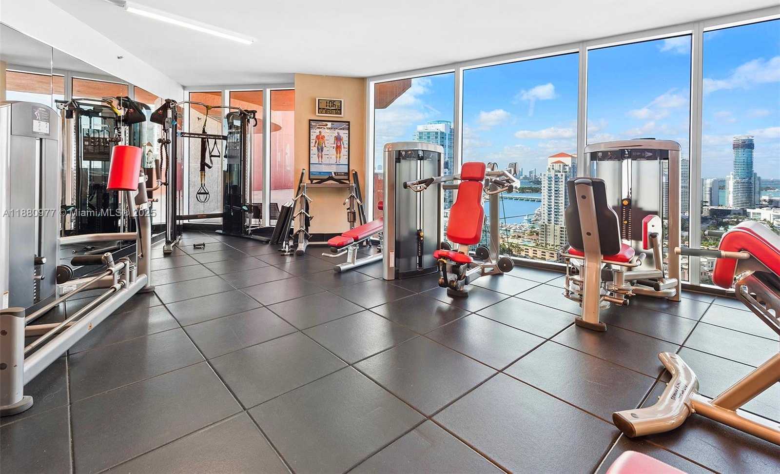 Small Image of 300 SOUTH POINTE DR #504, Miami Beach Number 50
