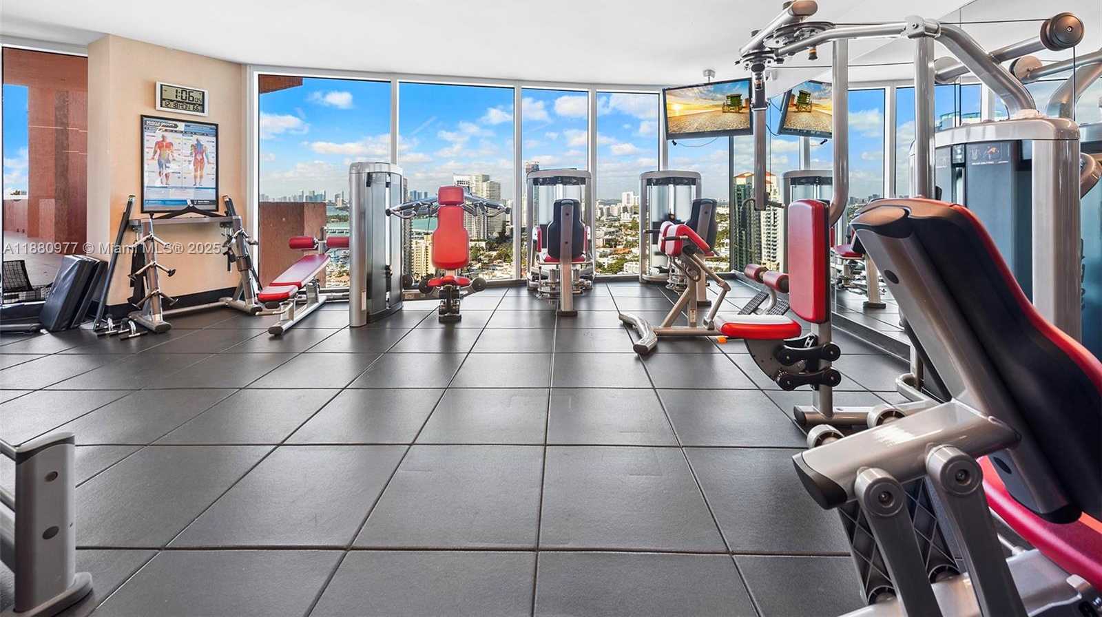 Small Image of 300 SOUTH POINTE DR #504, Miami Beach Number 51