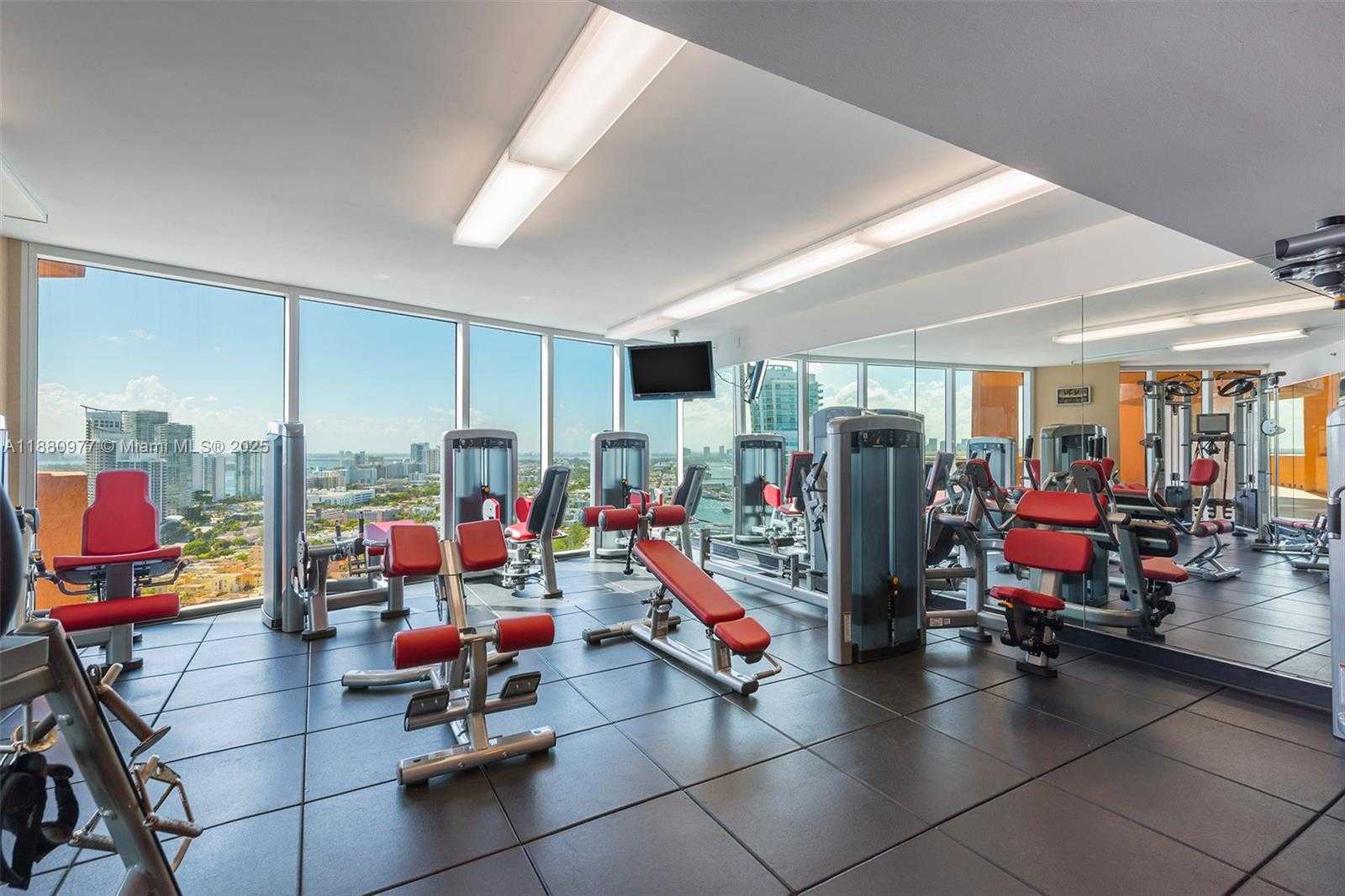 Small Image of 300 SOUTH POINTE DR #504, Miami Beach Number 52