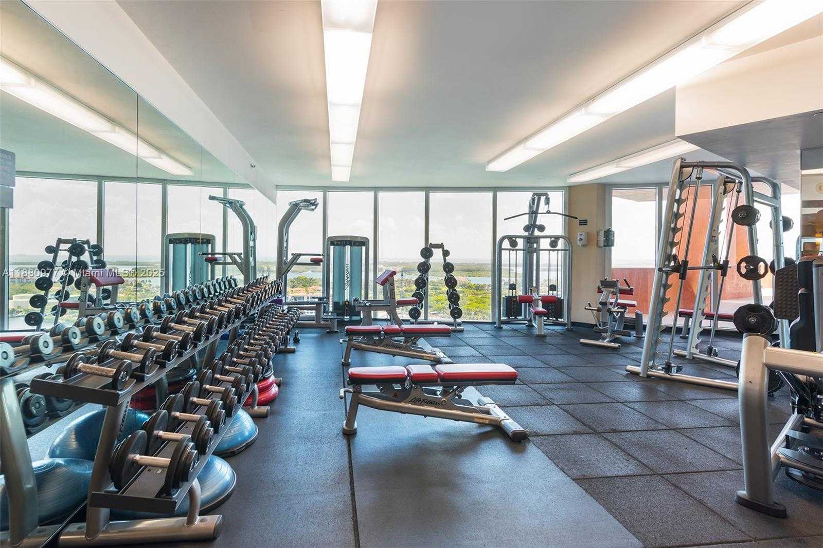 Small Image of 300 SOUTH POINTE DR #504, Miami Beach Number 57