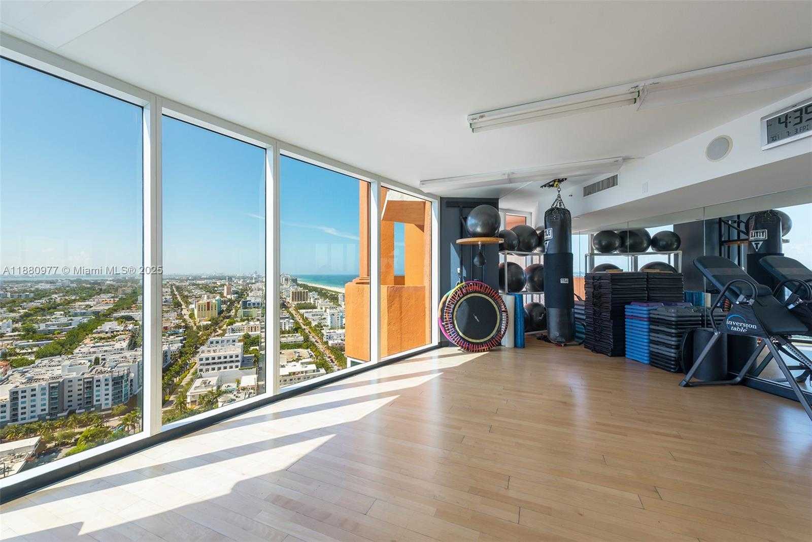 Small Image of 300 SOUTH POINTE DR #504, Miami Beach Number 59