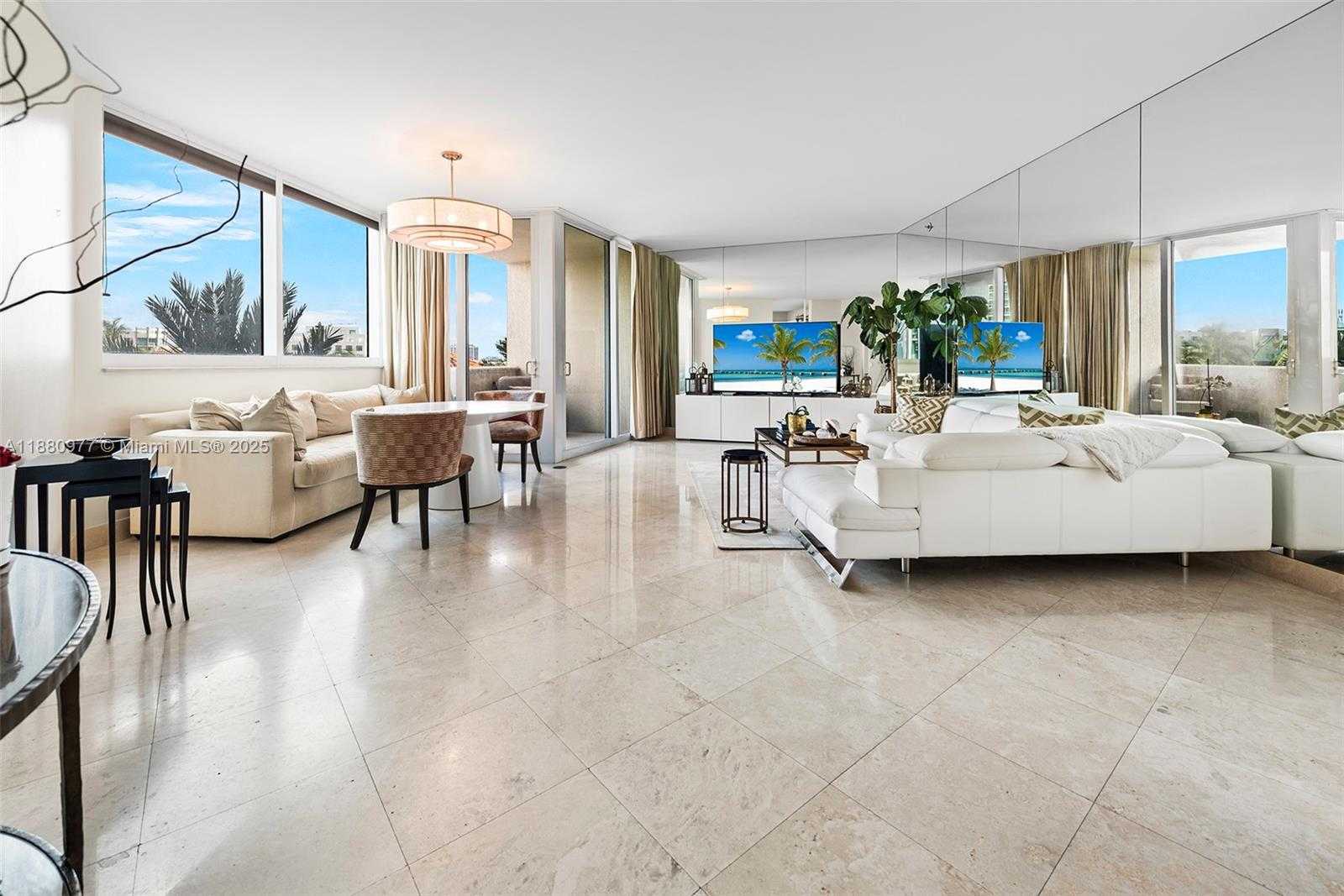 Small Image of 300 SOUTH POINTE DR #504, Miami Beach Number 7