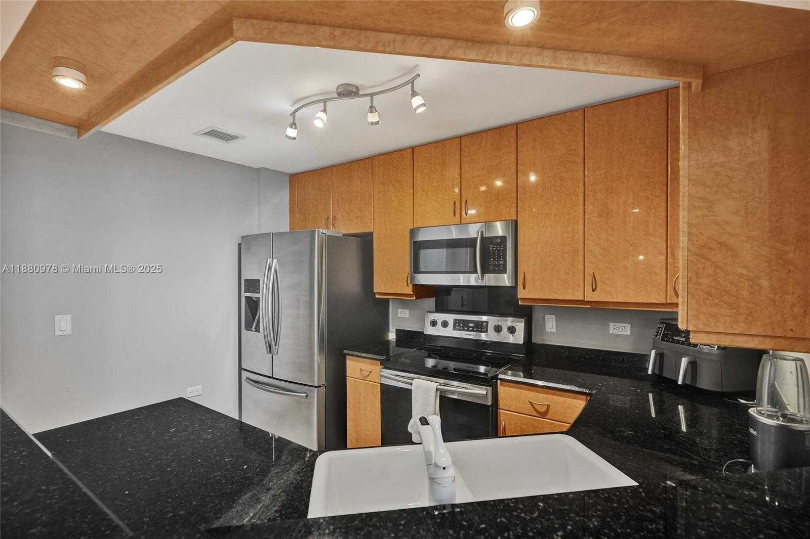 Small Image of 801 BRICKELL KEY BLVD #808, Miami Number 11