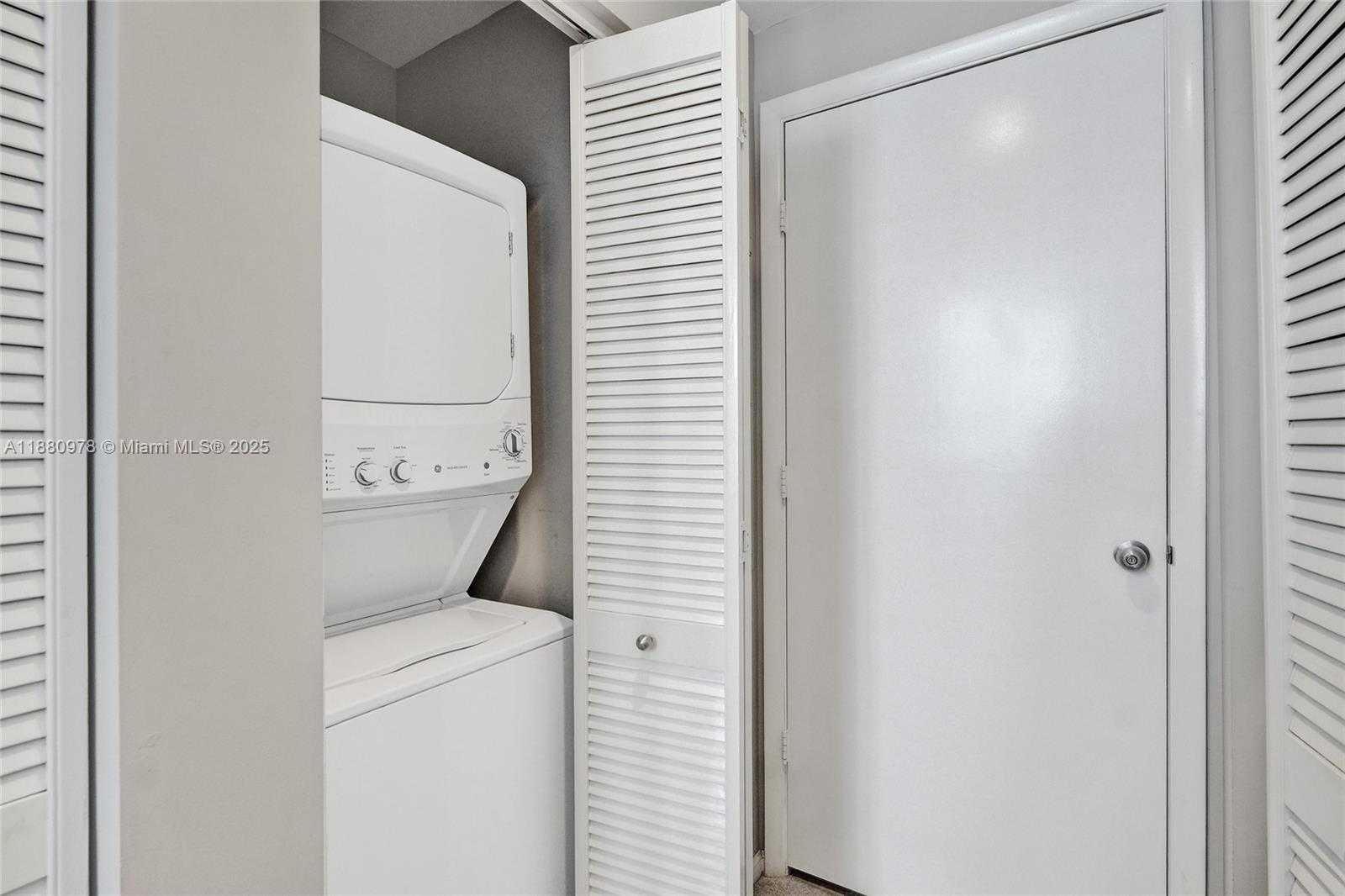 Small Image of 801 BRICKELL KEY BLVD #808, Miami Number 21
