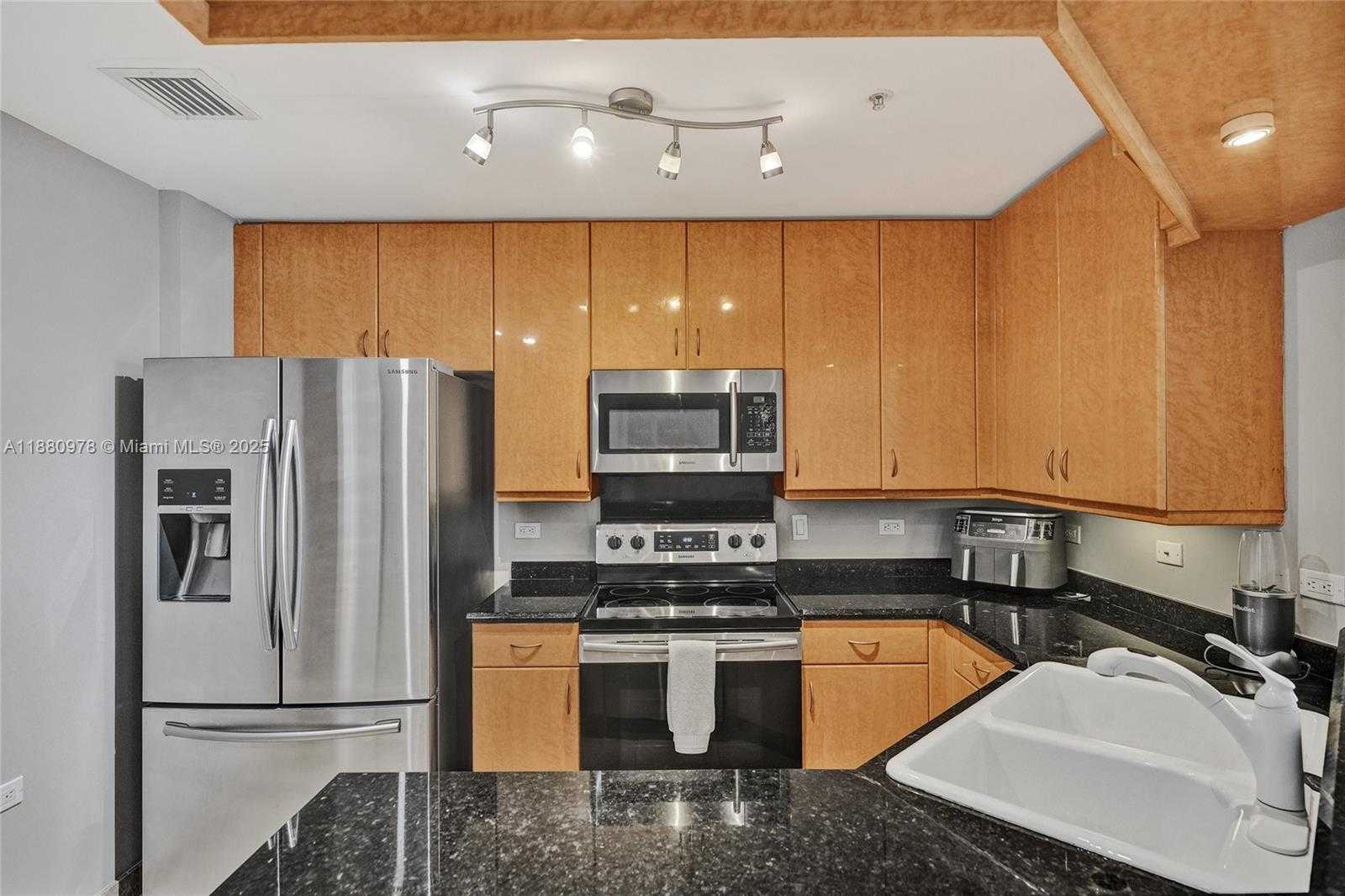 Small Image of 801 BRICKELL KEY BLVD #808, Miami Number 9