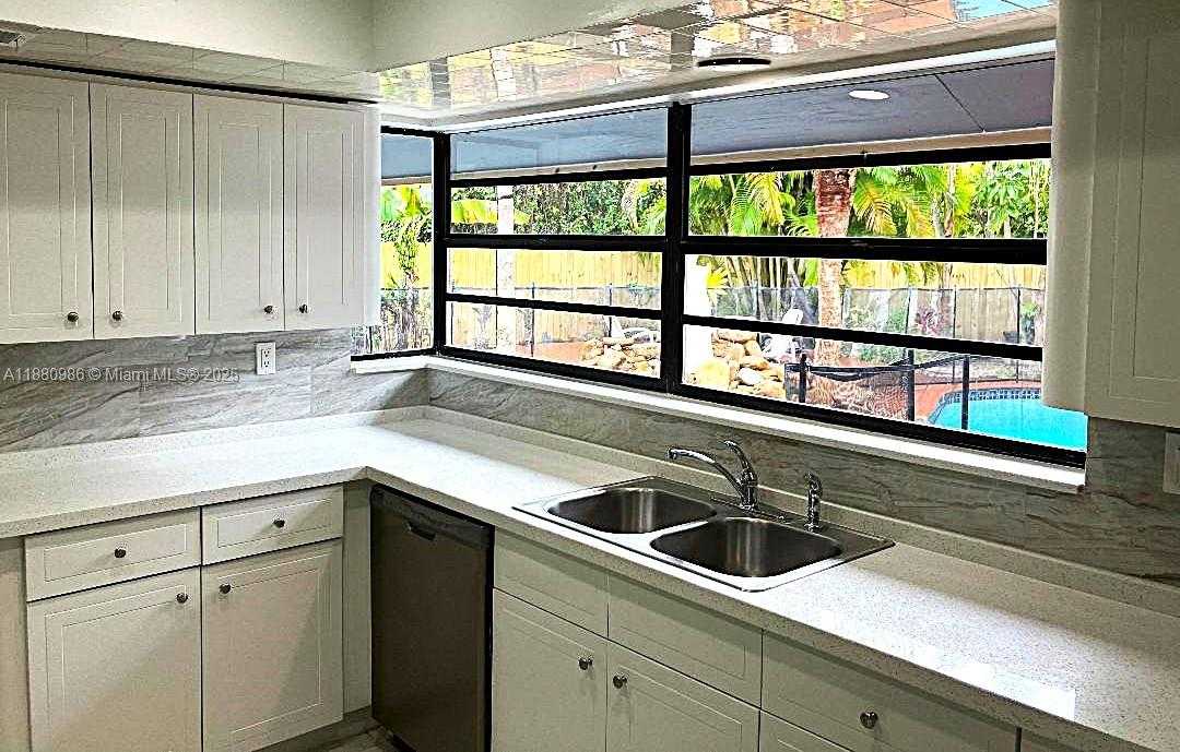 Small Image of 11480 SOUTH WEST 98TH ST, Miami Number 15