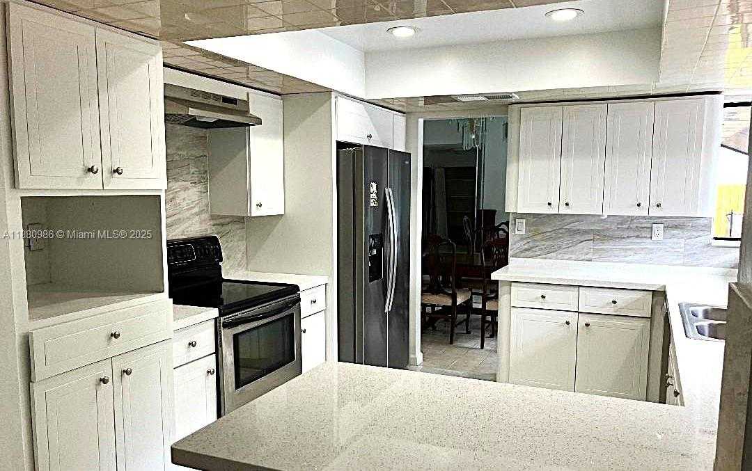 Small Image of 11480 SOUTH WEST 98TH ST, Miami Number 16