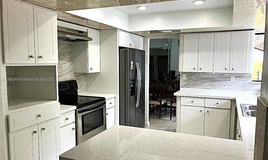 Small Image of 11480 SOUTH WEST 98TH ST, Miami Number 4