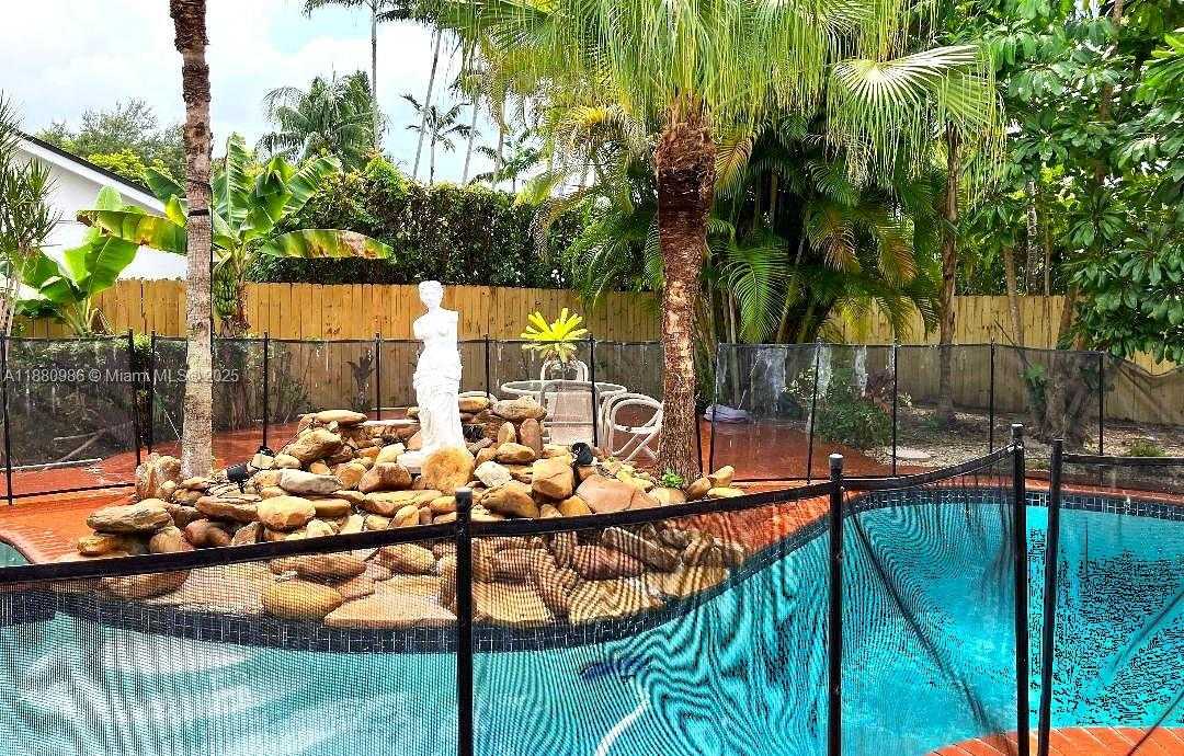 Small Image of 11480 SOUTH WEST 98TH ST, Miami Number 7