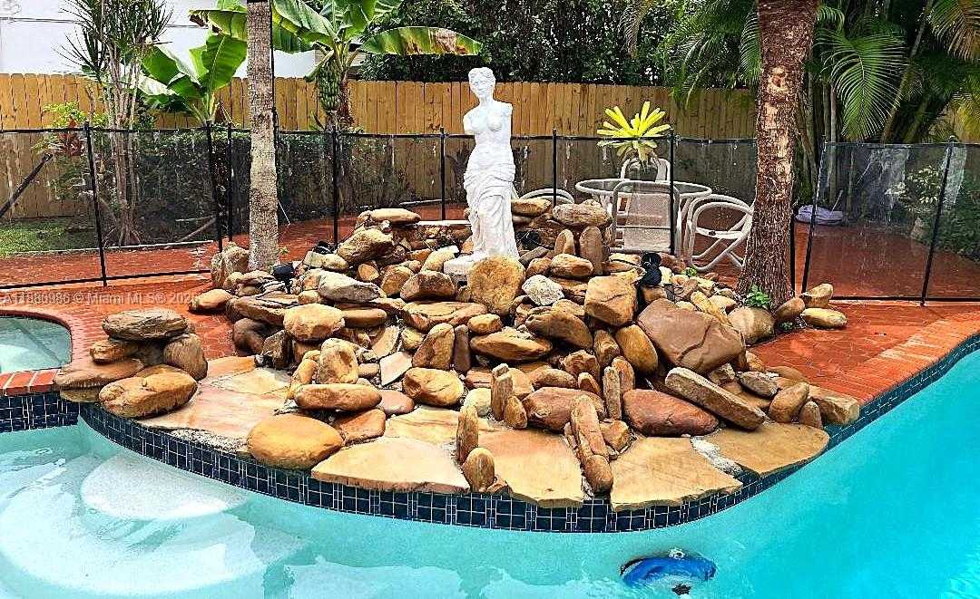 Small Image of 11480 SOUTH WEST 98TH ST, Miami Number 8