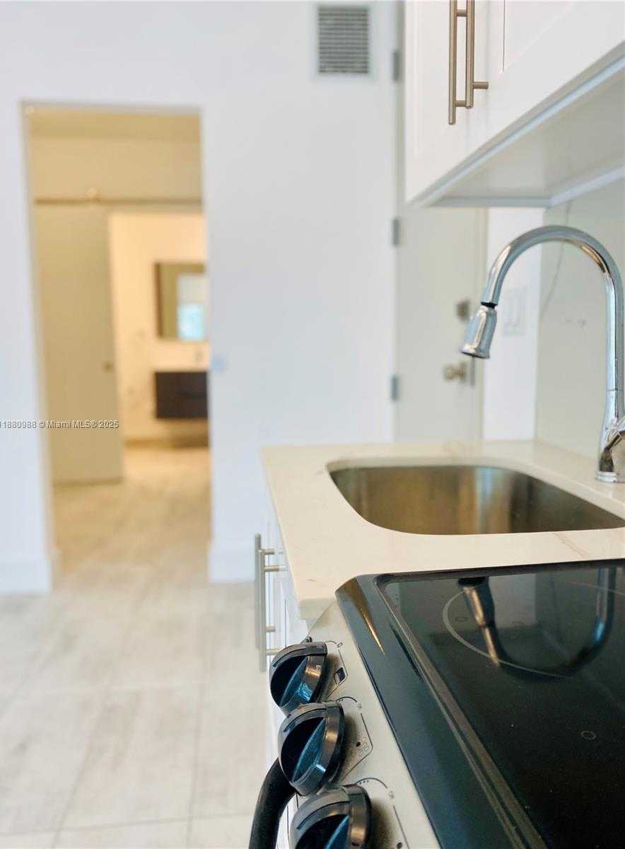 Small Image of 1201 PENNSYLVANIA AVE #105, Miami Beach Number 3