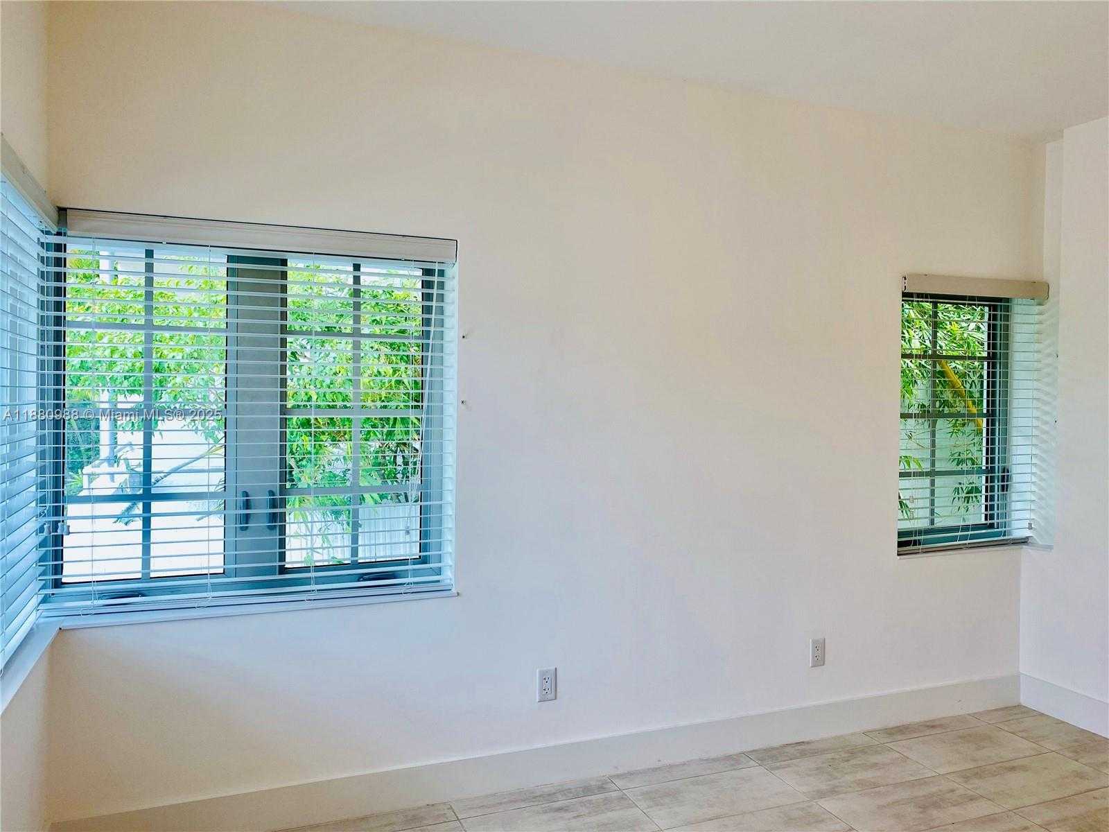 Small Image of 1201 PENNSYLVANIA AVE #105, Miami Beach Number 4