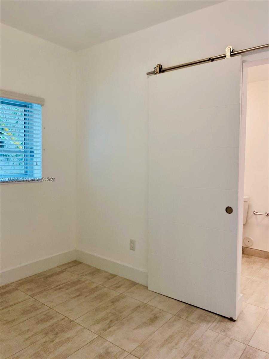 Small Image of 1201 PENNSYLVANIA AVE #105, Miami Beach Number 5