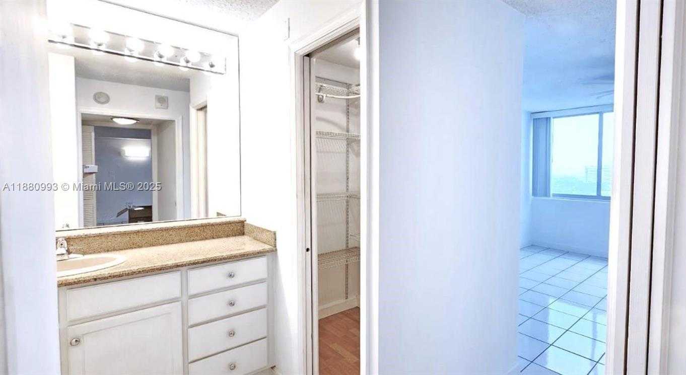 Small Image of 7135 COLLINS AVE #1421, Miami Beach Number 10