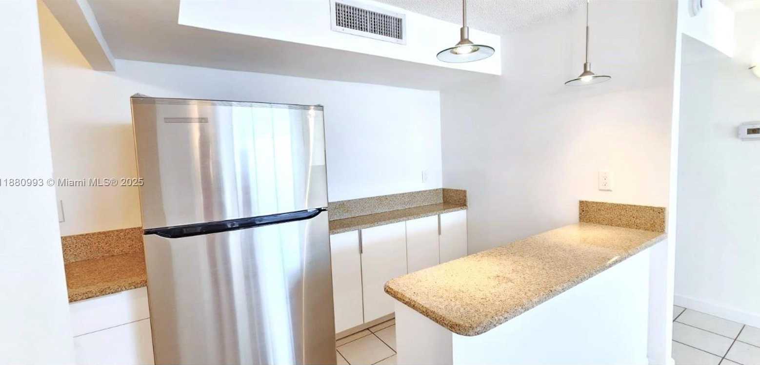 Small Image of 7135 COLLINS AVE #1421, Miami Beach Number 12