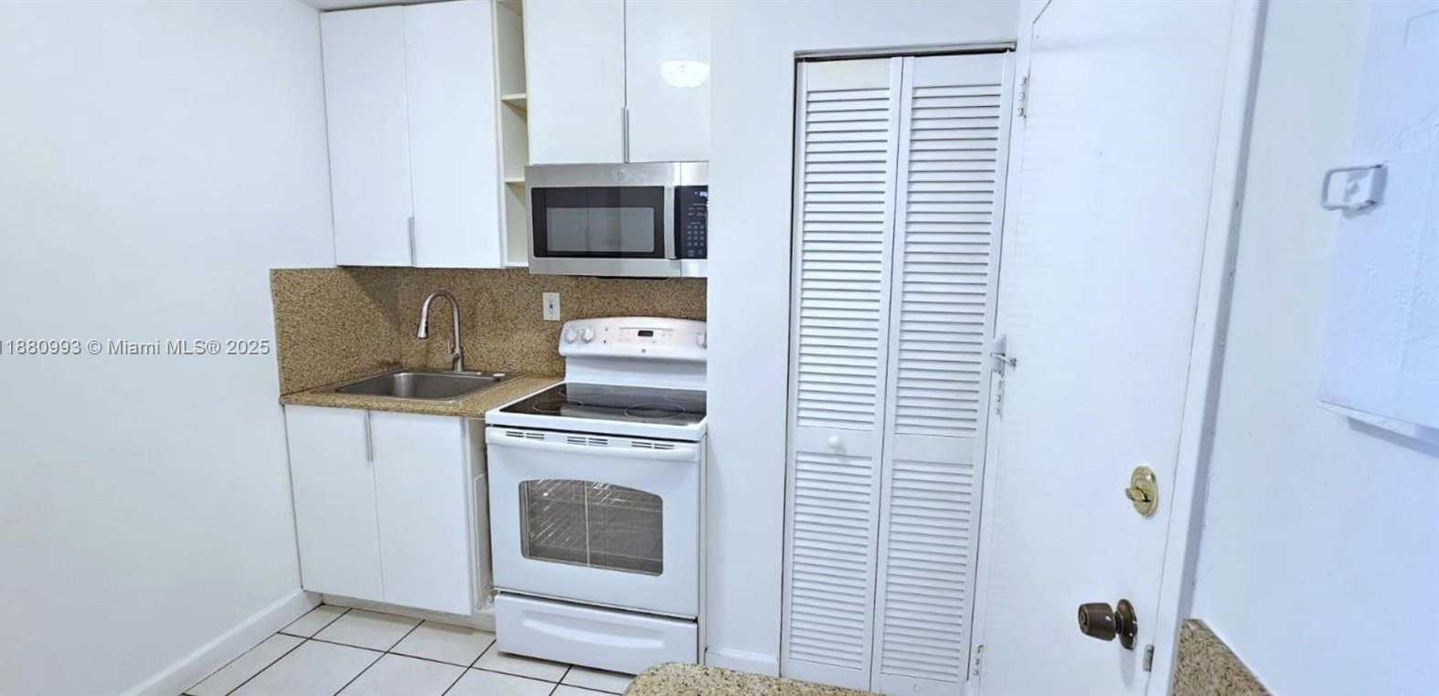 Small Image of 7135 COLLINS AVE #1421, Miami Beach Number 16