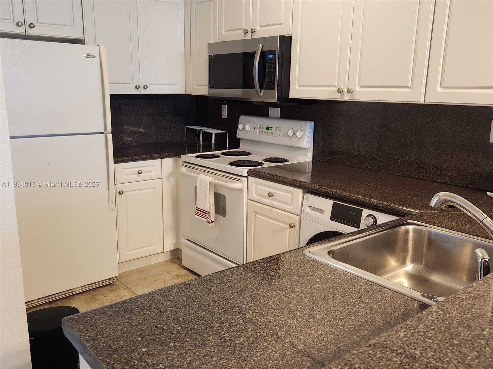 Small Image of 2501 SOUTH OCEAN DR #PH6, Hollywood Number 4