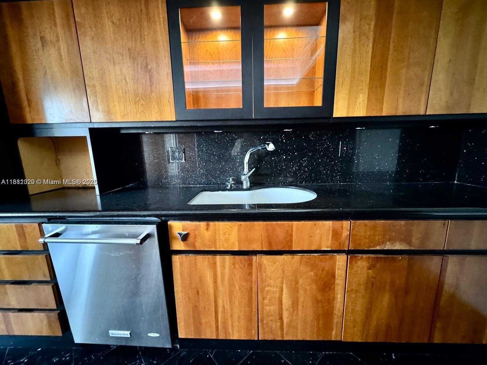Small Image of 2025 BRICKELL AVE #601, Miami Number 11