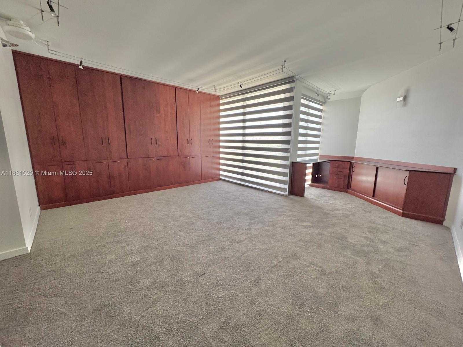 Small Image of 2025 BRICKELL AVE #601, Miami Number 13